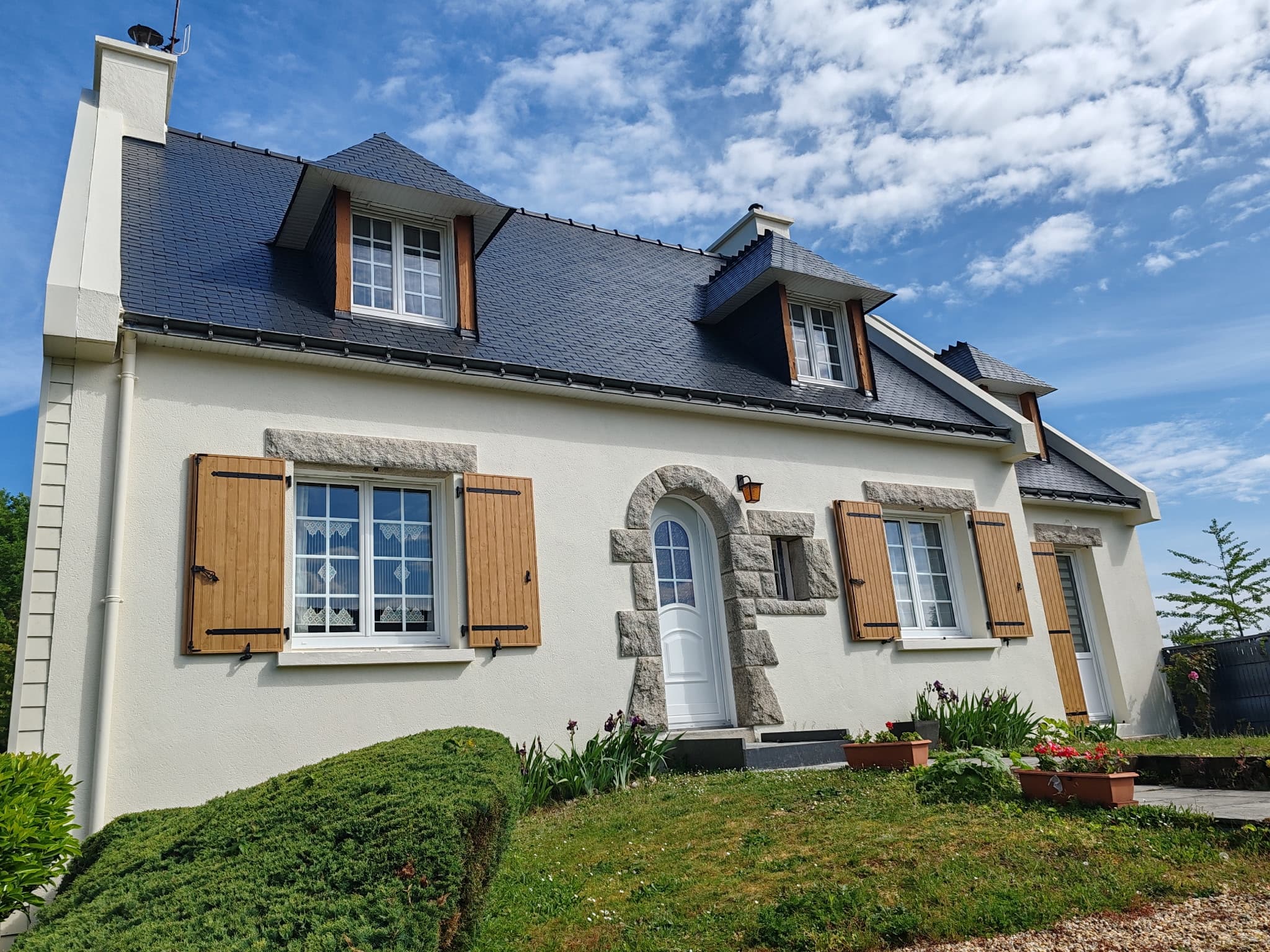 Belle maison bretonne rénovée par DS Rénove à Vannes